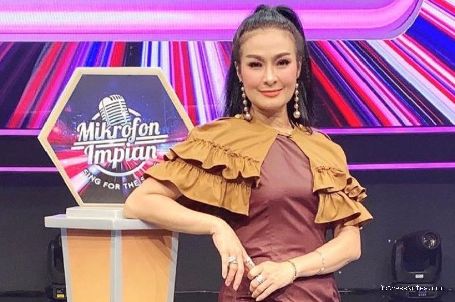 Biodata Iis Dahlia: Agama, Keluarga, Pacar, Fakta dan Karir