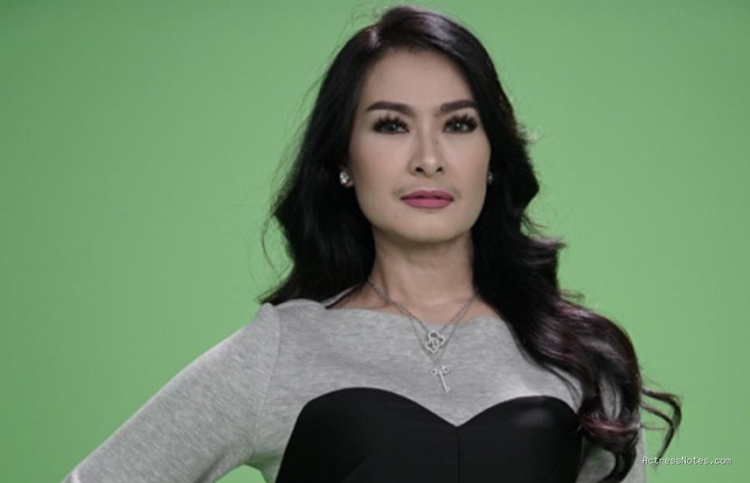Biodata Iis Dahlia: Agama, Keluarga, Pacar, Fakta dan Karir