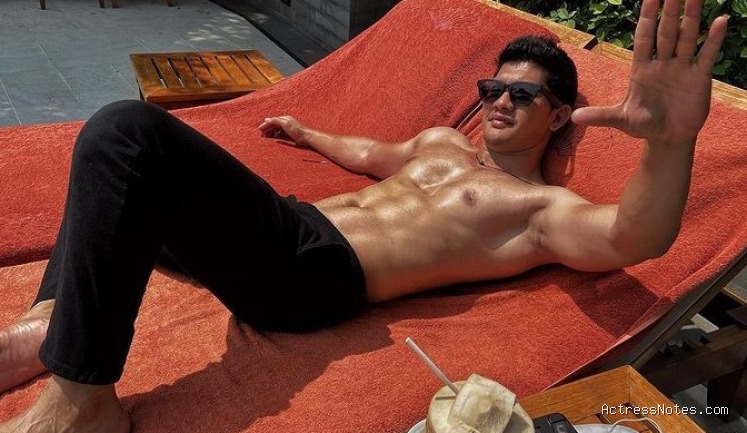 Biodata Iko Uwais: Agama, Keluarga, Pacar, Fakta dan Karir