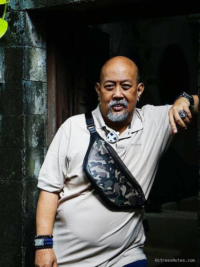 Biodata Indro Warkop: Agama, Keluarga, Pasangan, Fakta dan Karir Biodata Indro Warkop: Agama, Keluarga, Pasangan, Fakta dan Karir