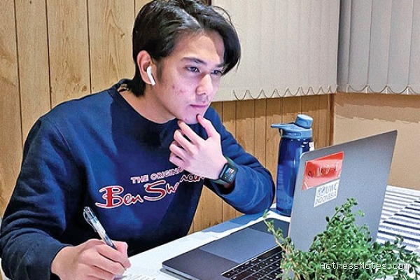 Biodata Iqbaal Ramadhan: Agama, Keluarga, Pacar, Fakta dan Karir