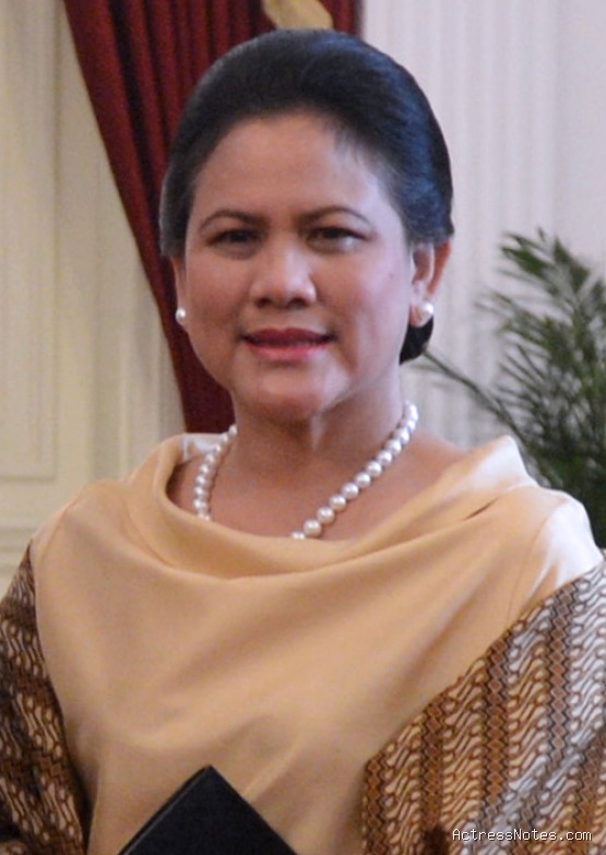 Biodata Iriana Jokowi: Agama, Keluarga, Pasangan, Fakta dan Karir