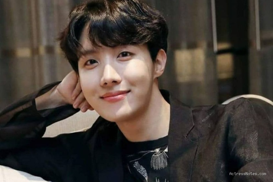 Biodata J Hope: Agama, Keluarga, Pacar, Fakta dan Karir