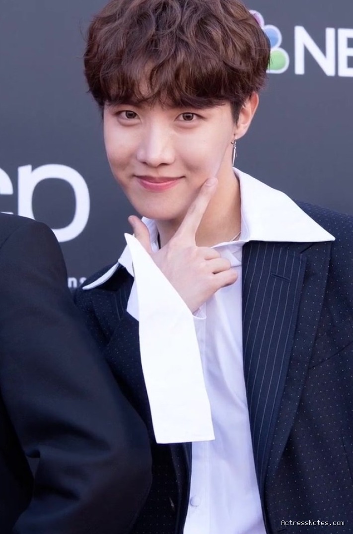 Biodata J Hope: Agama, Keluarga, Pacar, Fakta dan Karir Biodata J Hope: Agama, Keluarga, Pacar, Fakta dan Karir