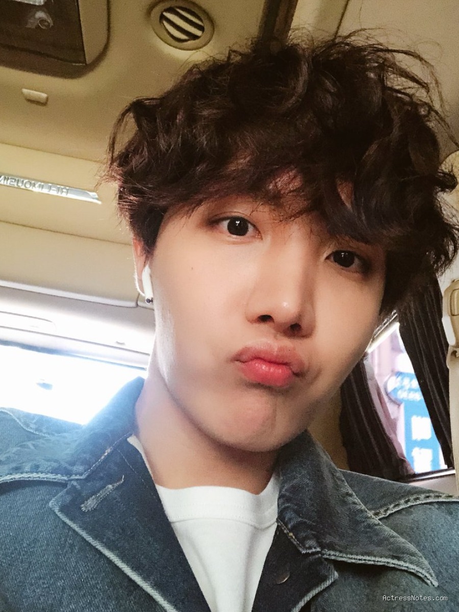 Biodata J Hope: Agama, Keluarga, Pacar, Fakta dan Karir
