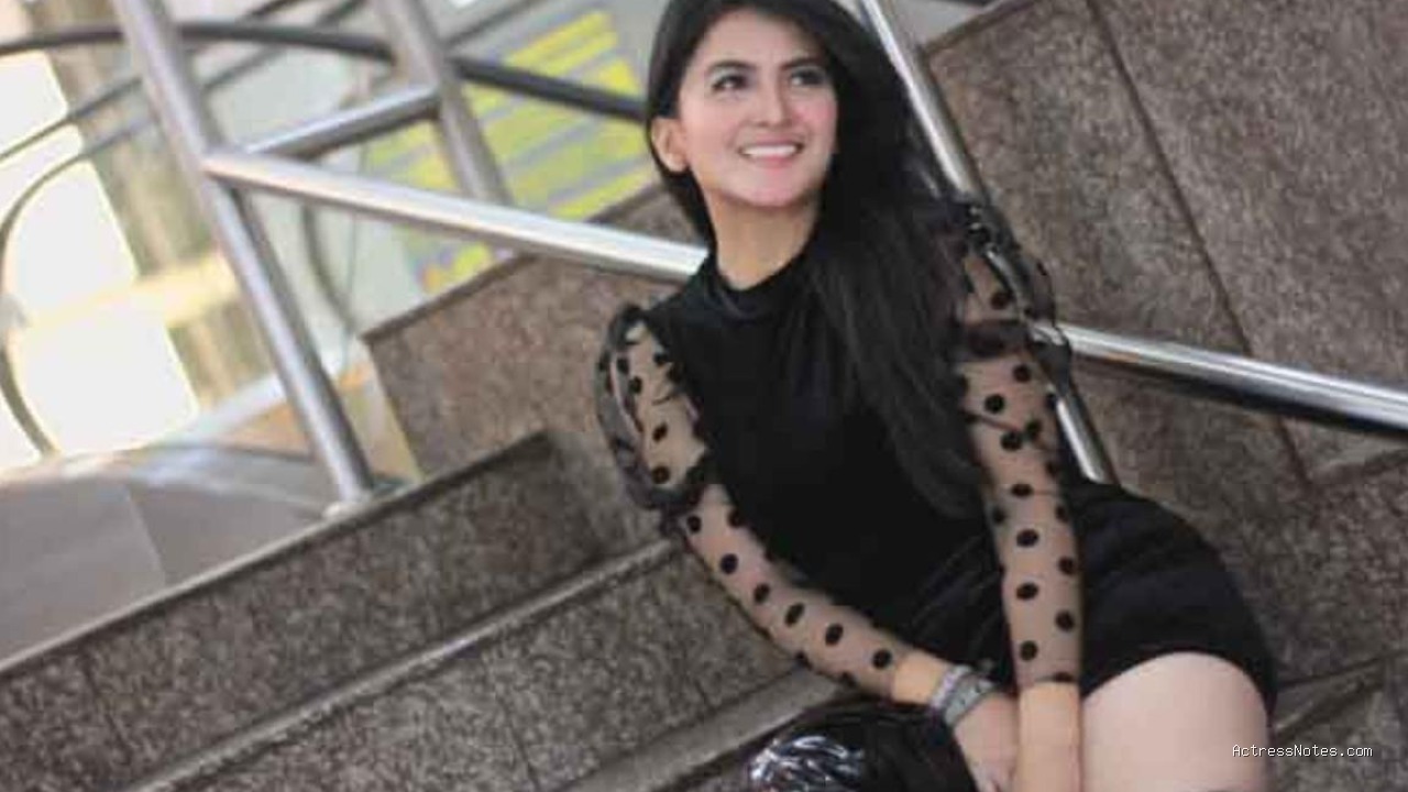 Biodata Kadek Devi: Agama, Keluarga, Pacar, Fakta dan Karir