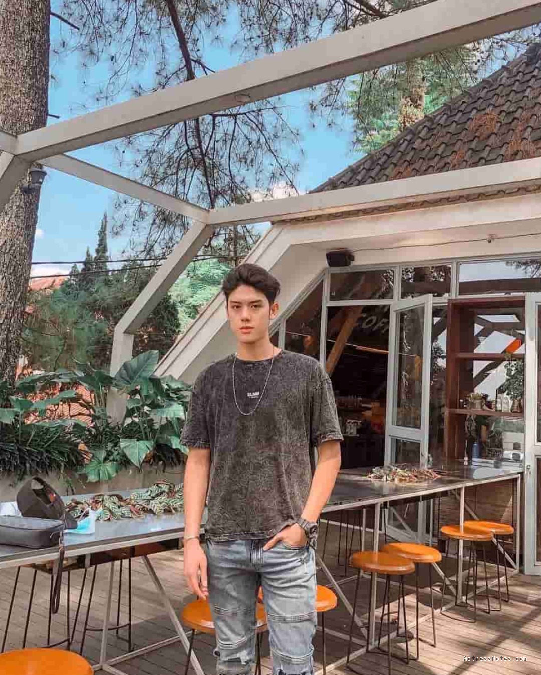 Biodata Kenzo Defras: Agama, Keluarga, Pacar, Fakta dan Karir