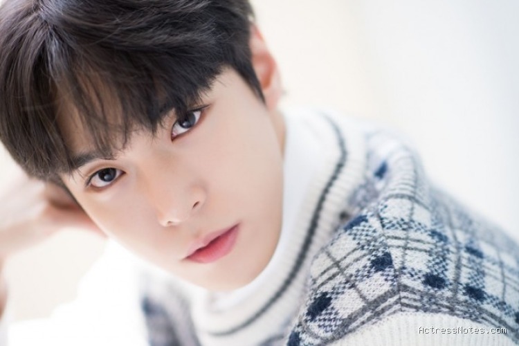 Biodata Kim Doyoung: Agama, Keluarga, Pacar, Fakta dan Karir