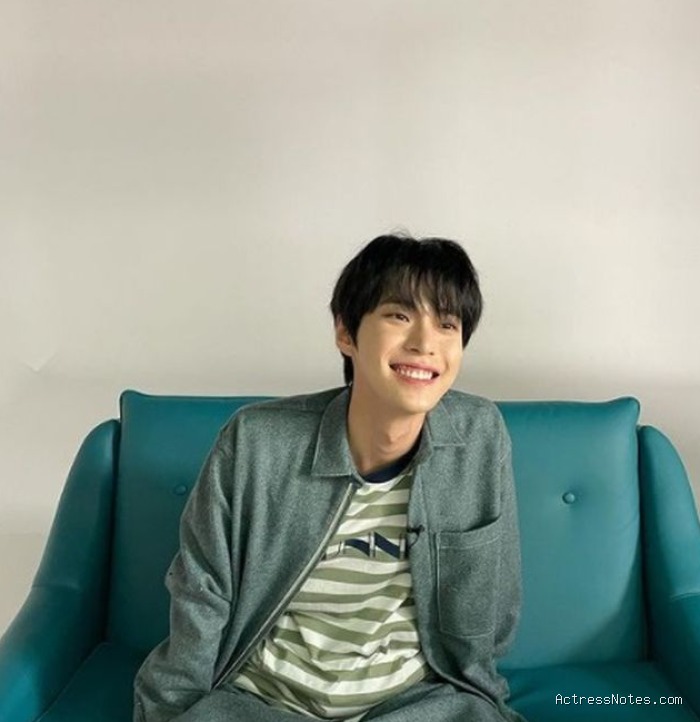 Biodata Kim Doyoung: Agama, Keluarga, Pacar, Fakta dan Karir