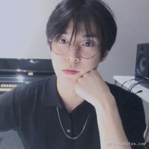 Biodata Kim Doyoung: Agama, Keluarga, Pacar, Fakta dan Karir