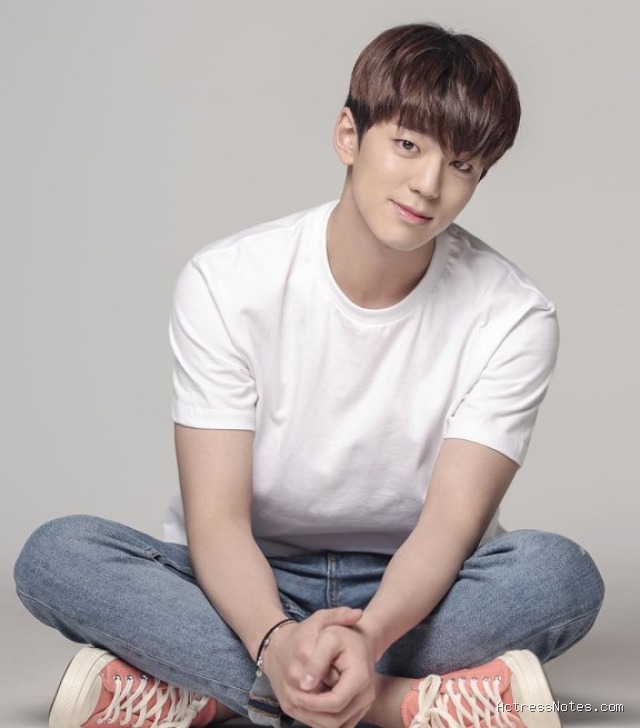 Biodata Kim Min Kyu: Agama, Keluarga, Pacar, Fakta dan Karir