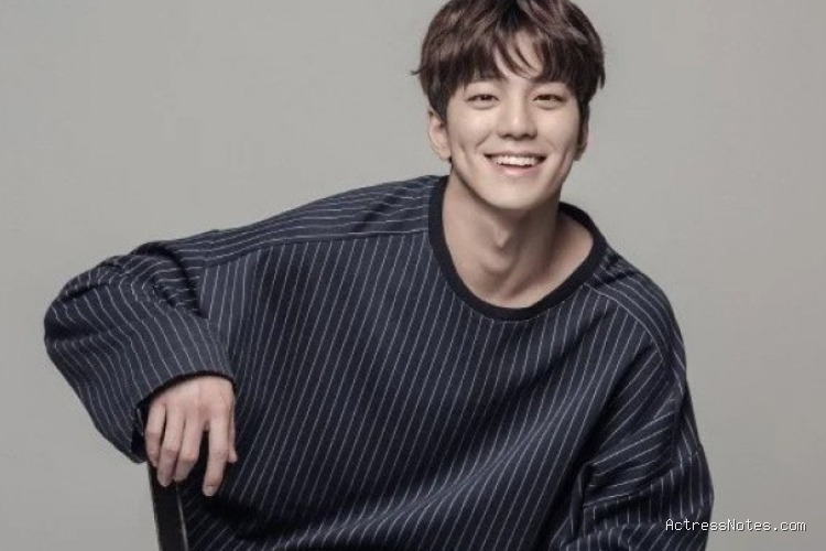 Biodata Kim Min Kyu: Agama, Keluarga, Pacar, Fakta dan Karir