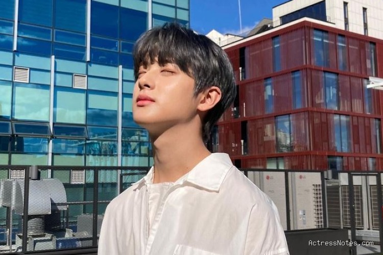 Biodata Kim Min Kyu: Agama, Keluarga, Pacar, Fakta dan Karir