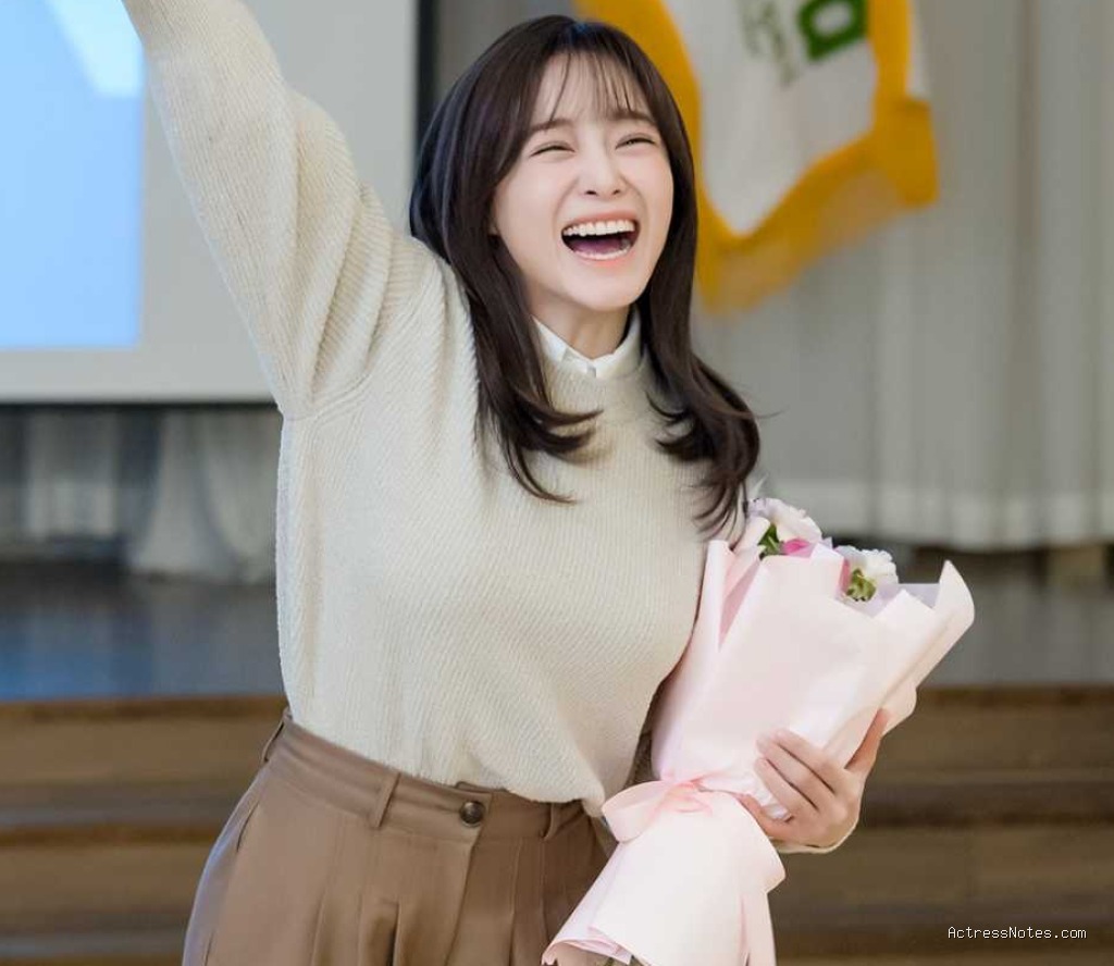 Biodata Kim Sejeong: Agama, Keluarga, Pacar, Fakta dan Karir