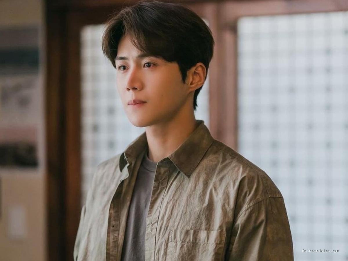Biodata Kim Seon Ho: Agama, Keluarga, Pacar, Fakta dan Karir