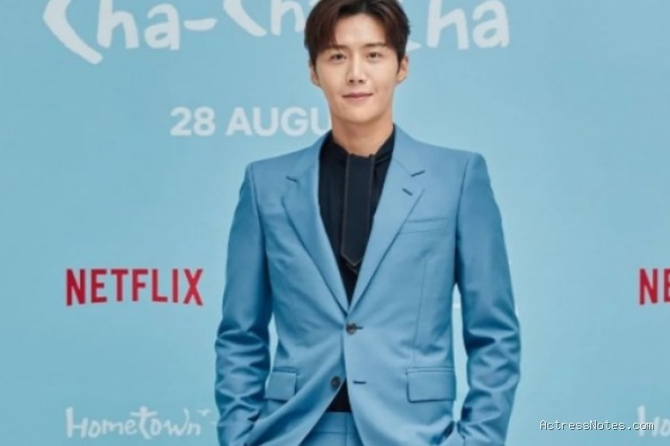 Biodata Kim Seon Ho: Agama, Keluarga, Pacar, Fakta dan Karir