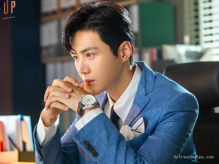 Biodata Kim Seon Ho: Agama, Keluarga, Pacar, Fakta dan Karir