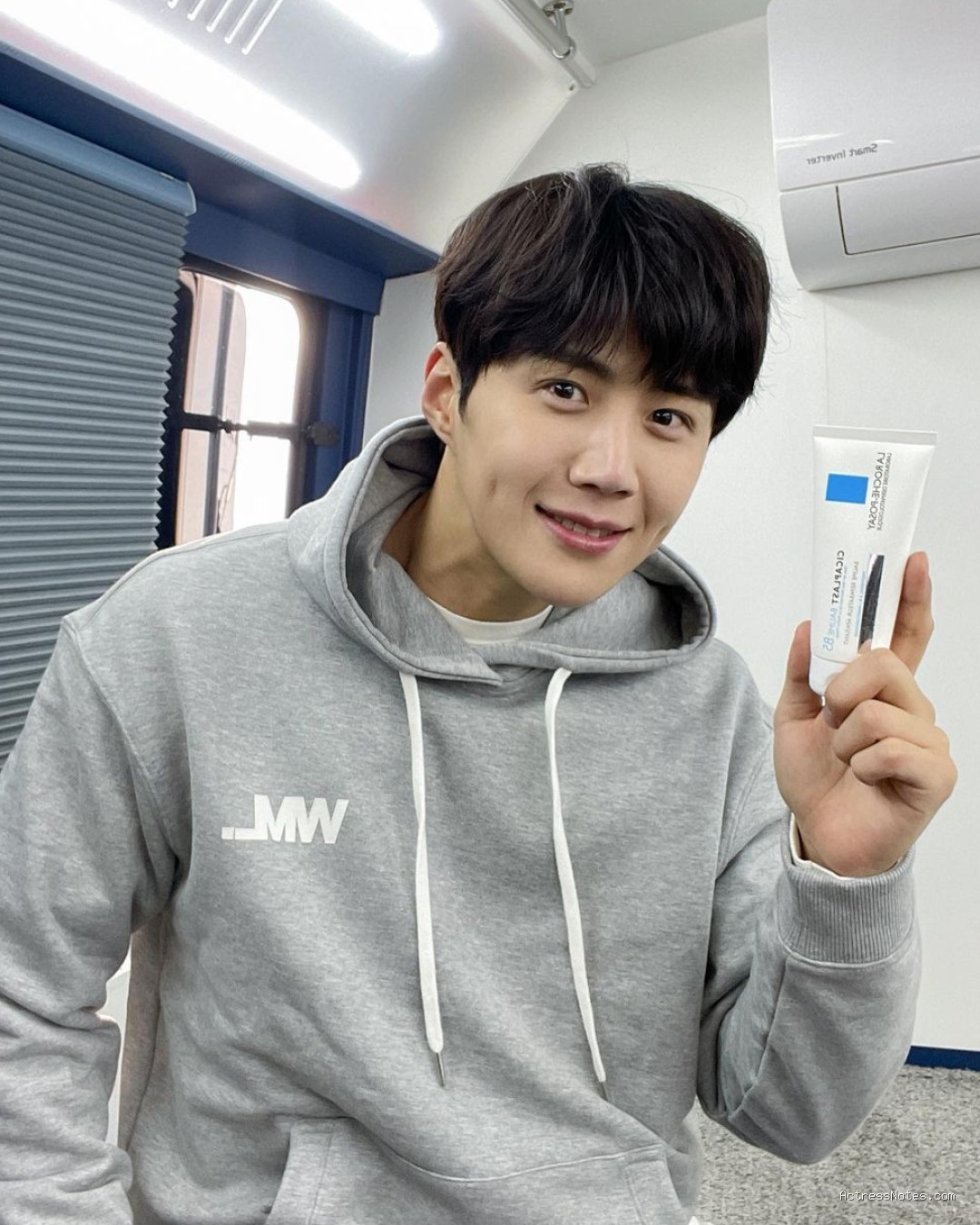Biodata Kim Seon Ho: Agama, Keluarga, Pacar, Fakta dan Karir