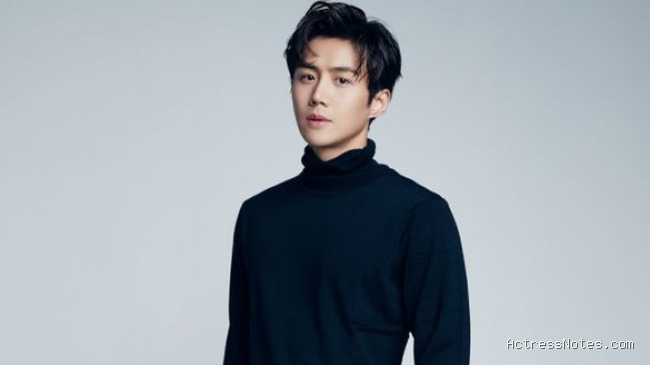 Biodata Kim Seon Ho: Agama, Keluarga, Pacar, Fakta dan Karir