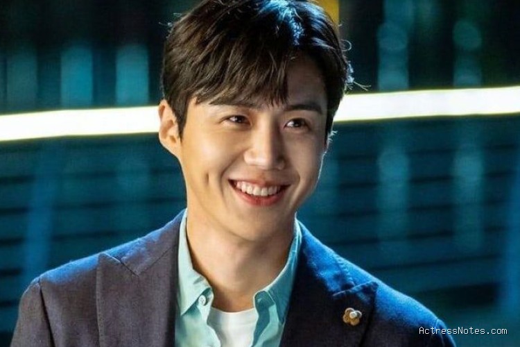 Biodata Kim Seon Ho: Agama, Keluarga, Pacar, Fakta dan Karir Biodata Kim Seon Ho: Agama, Keluarga, Pacar, Fakta dan Karir