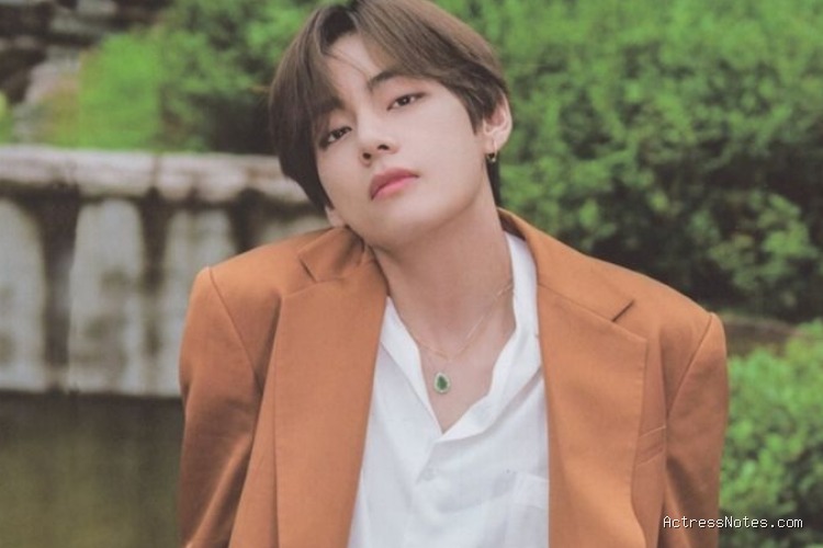 Biodata Kim Taehyung: Agama, Keluarga, Pacar, Fakta dan Karir