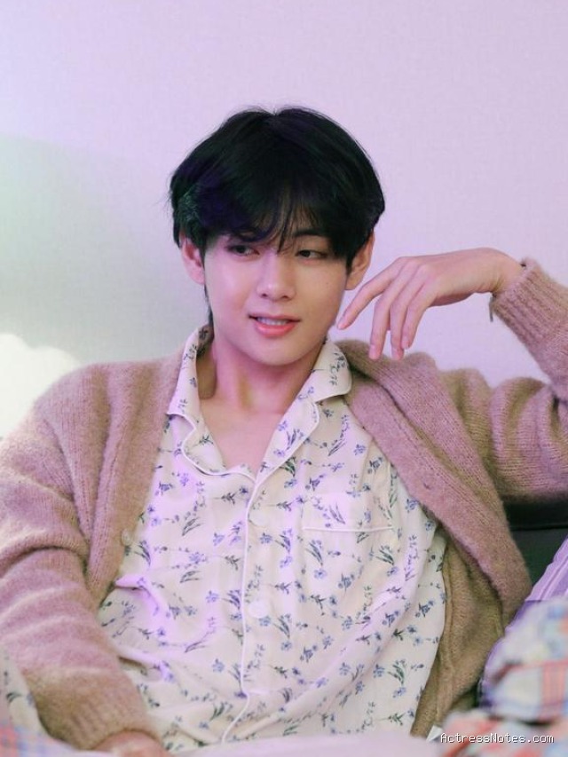 Biodata Kim Taehyung: Agama, Keluarga, Pacar, Fakta dan Karir