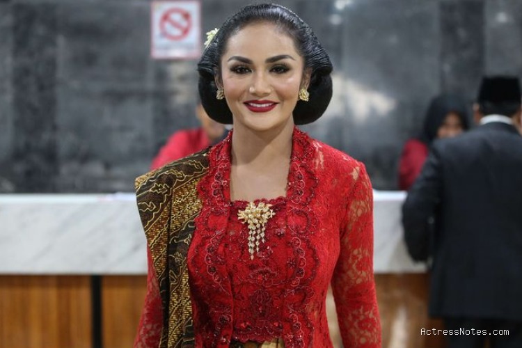 Biodata Krisdayanti: Agama, Keluarga, Pasangan, Fakta dan Karir