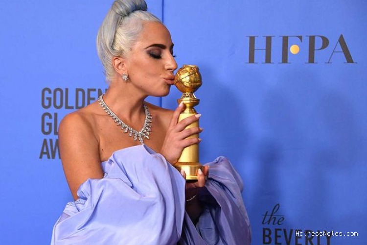 Biodata Lady Gaga: Agama, Keluarga, Pacar, Fakta dan Karir
