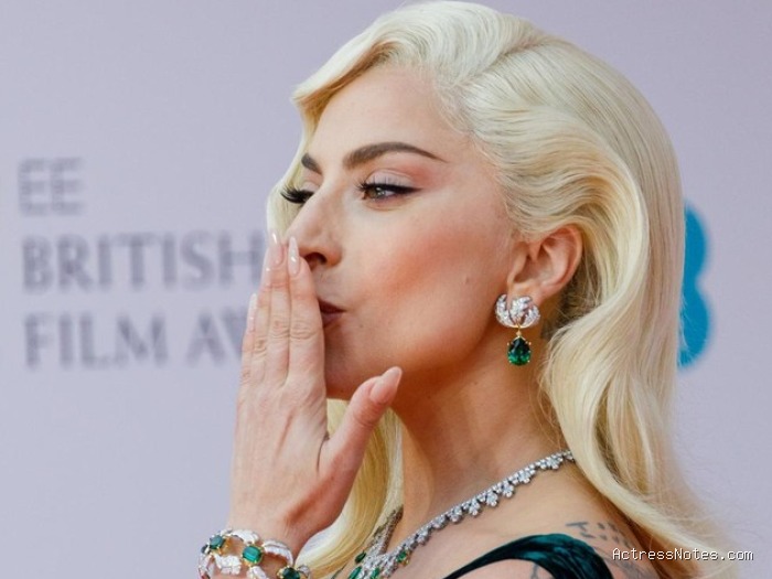 Biodata Lady Gaga: Agama, Keluarga, Pacar, Fakta dan Karir
