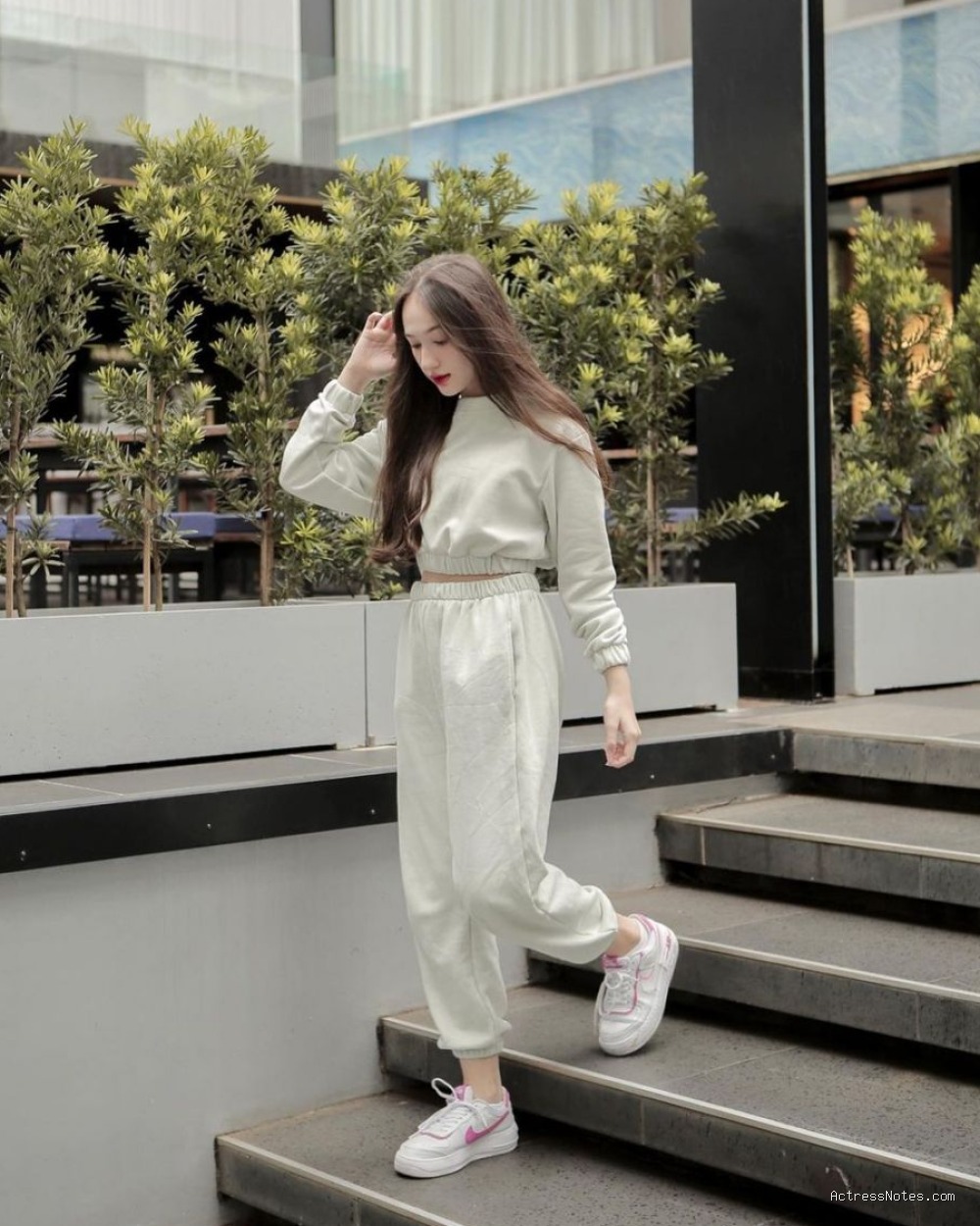 Biodata Laura Moane: Agama, Keluarga, Pacar, Fakta dan Karir