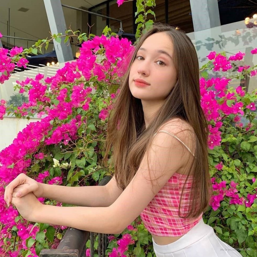 Biodata Laura Moane: Agama, Keluarga, Pacar, Fakta dan Karir
