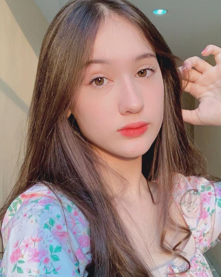 Biodata Laura Moane: Agama, Keluarga, Pacar, Fakta dan Karir