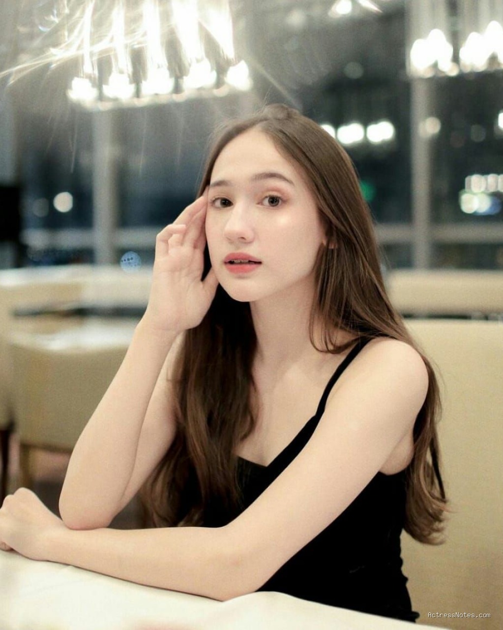 Biodata Laura Moane: Agama, Keluarga, Pacar, Fakta dan Karir
