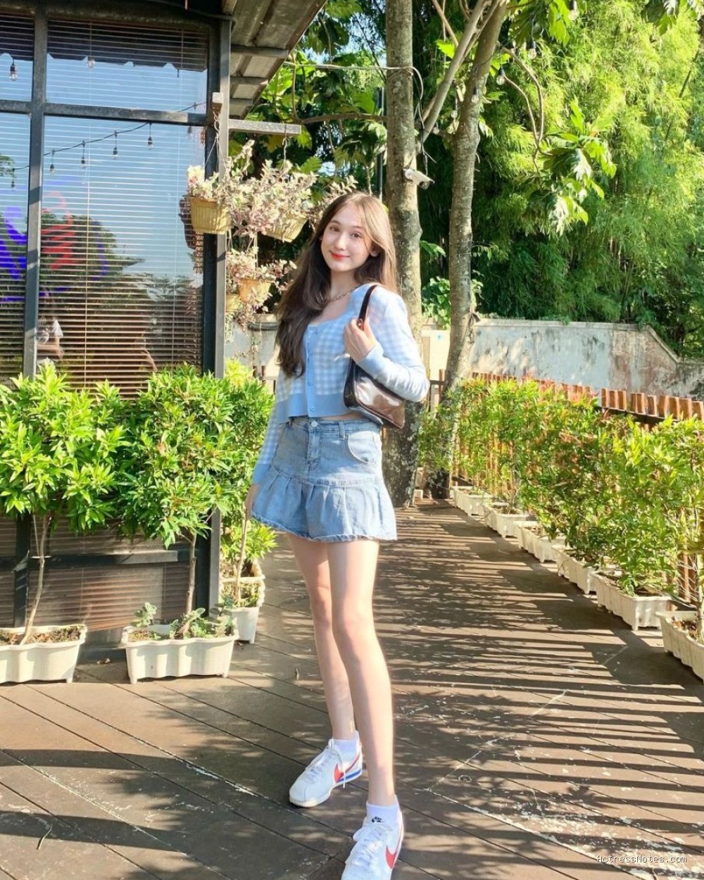 Biodata Laura Moane: Agama, Keluarga, Pacar, Fakta dan Karir