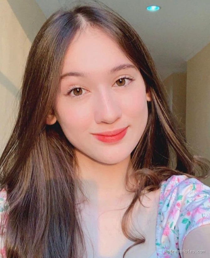 Biodata Laura Moane: Agama, Keluarga, Pacar, Fakta dan Karir