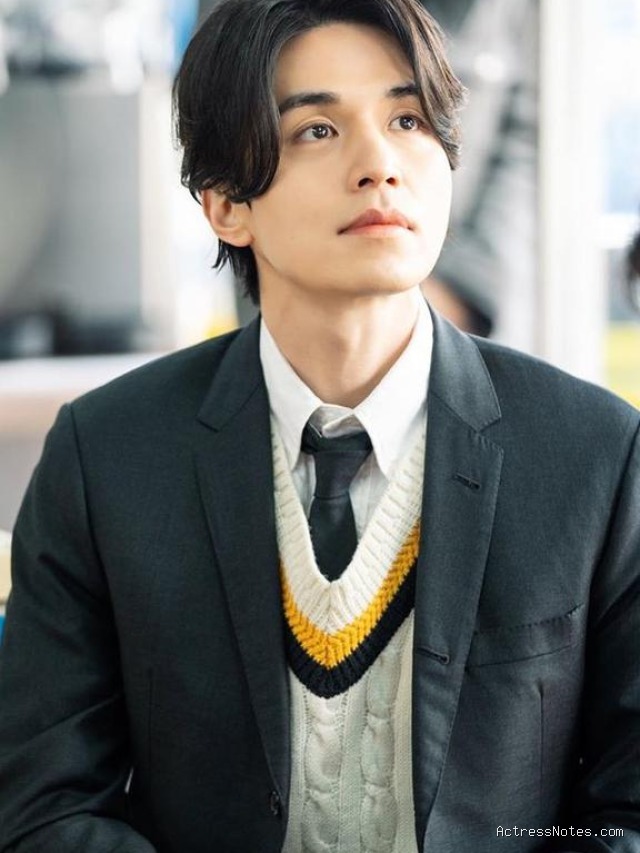 Biodata Lee Dong Wook: Agama, Keluarga, Pacar, Fakta dan Karir