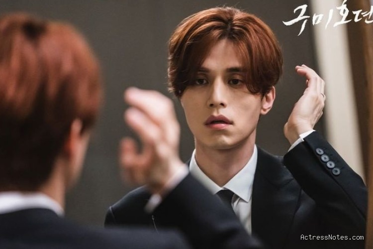 Biodata Lee Dong Wook: Agama, Keluarga, Pacar, Fakta dan Karir