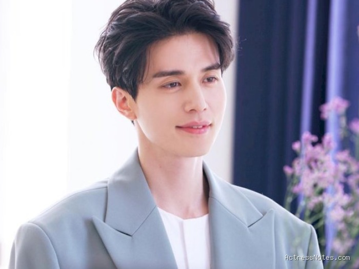 Biodata Lee Dong Wook: Agama, Keluarga, Pacar, Fakta dan Karir