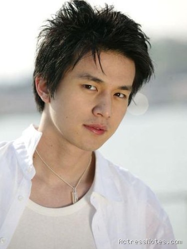 Biodata Lee Dong Wook: Agama, Keluarga, Pacar, Fakta dan Karir