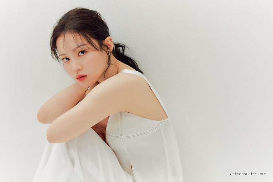 Biodata Lee Hi: Agama, Keluarga, Pacar, Fakta dan Karir