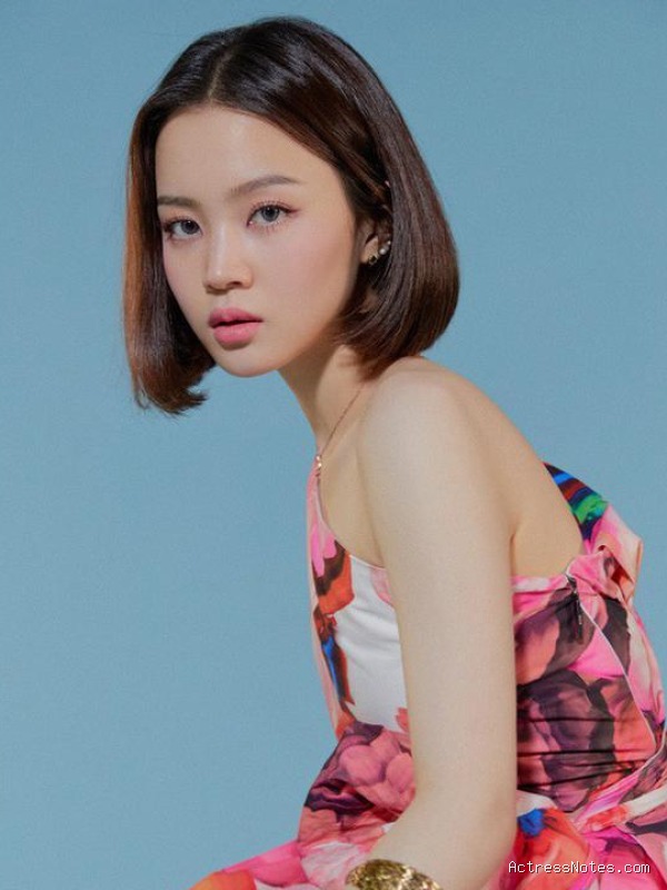 Lee Hi: Agama, Keluarga, Pacar, Fakta & Karir Lengkap