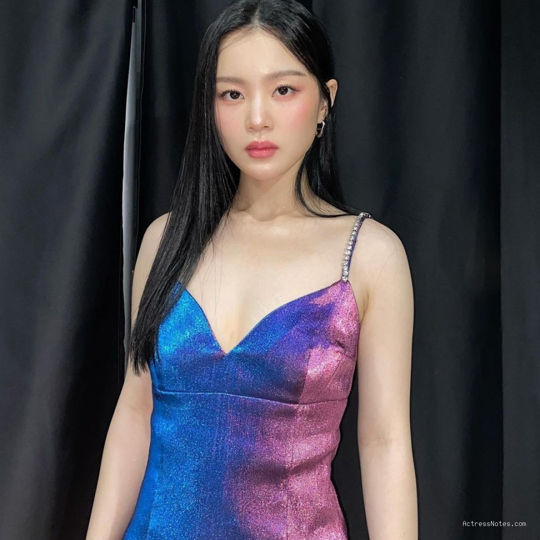Biodata Lee Hi: Agama, Keluarga, Pacar, Fakta dan Karir