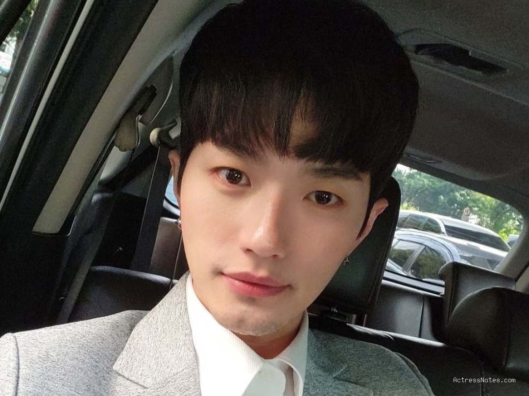 Biodata Lee Jeong Hoon: Agama, Keluarga, Pacar, Fakta dan Karir