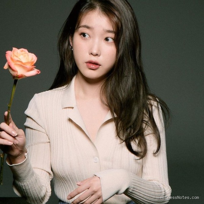 Biodata Lee Ji Eun: Agama, Keluarga, Pacar, Fakta dan Karir