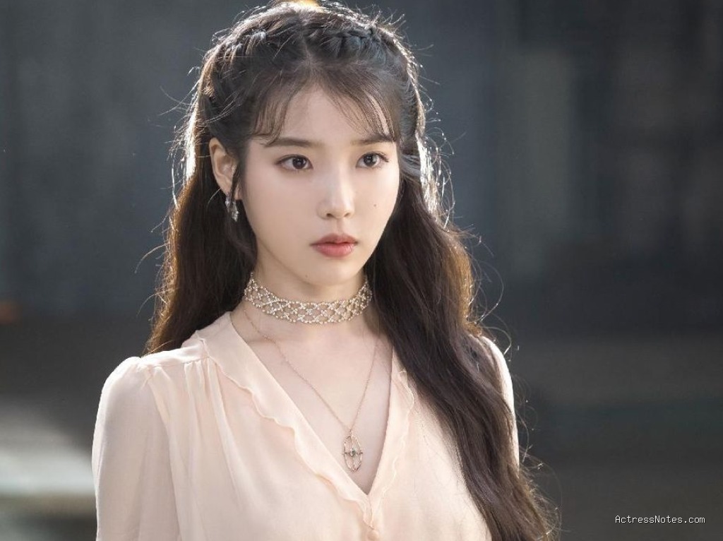 Biodata Lee Ji Eun: Agama, Keluarga, Pacar, Fakta dan Karir