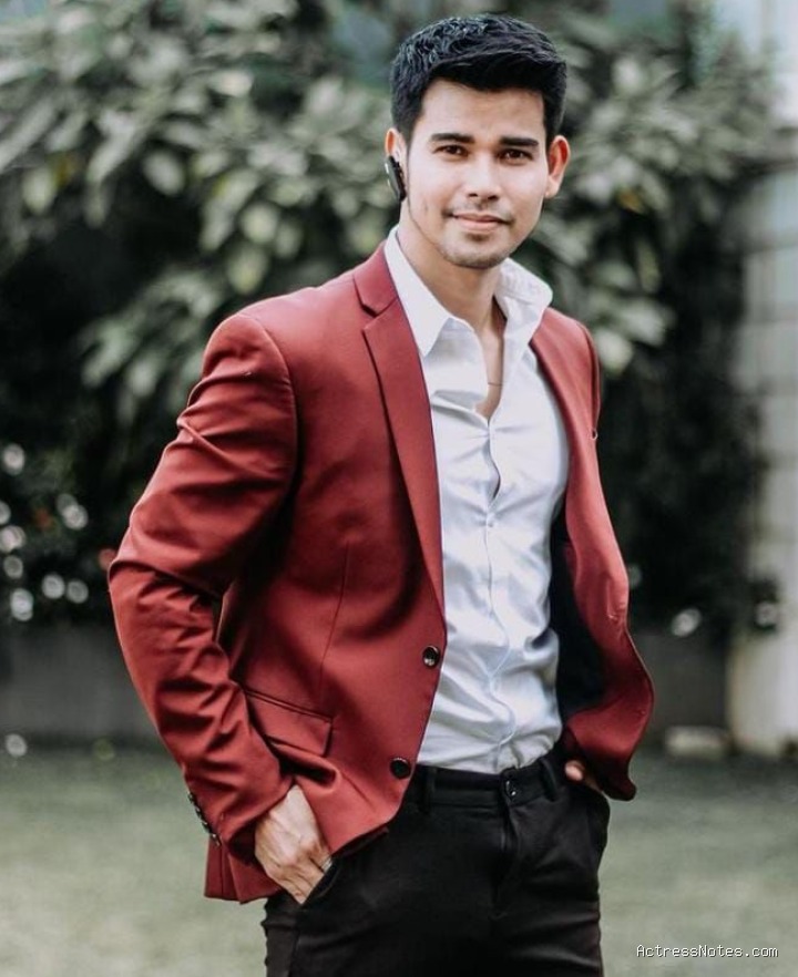 Biodata Leo Consul: Agama, Keluarga, Pacar, Fakta dan Karir