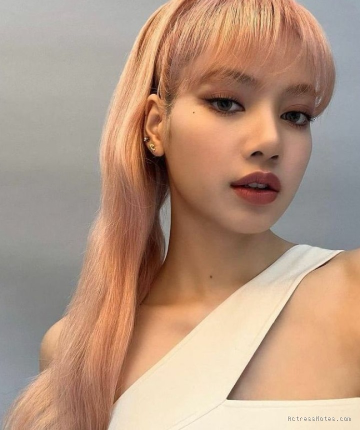 Biodata Lisa Blackpink: Agama, Keluarga, Pacar, Fakta dan Karir