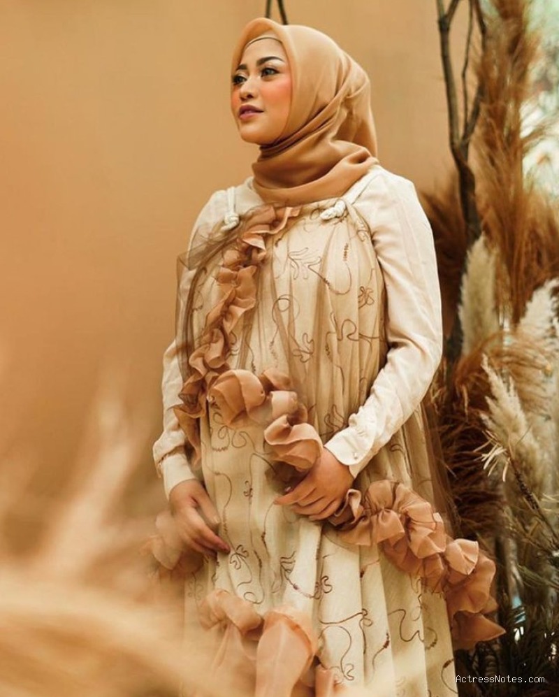 Lola Diara Fidya: Agama, Keluarga, Pacar, Fakta & Karir