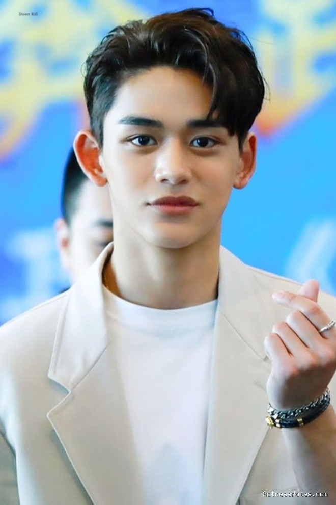 Biodata Lucas NCT: Agama, Keluarga, Pacar, Fakta dan Karir