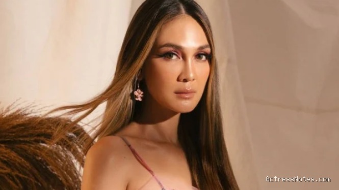 Biodata Luna Maya: Agama, Keluarga, Pacar, Fakta dan Karir